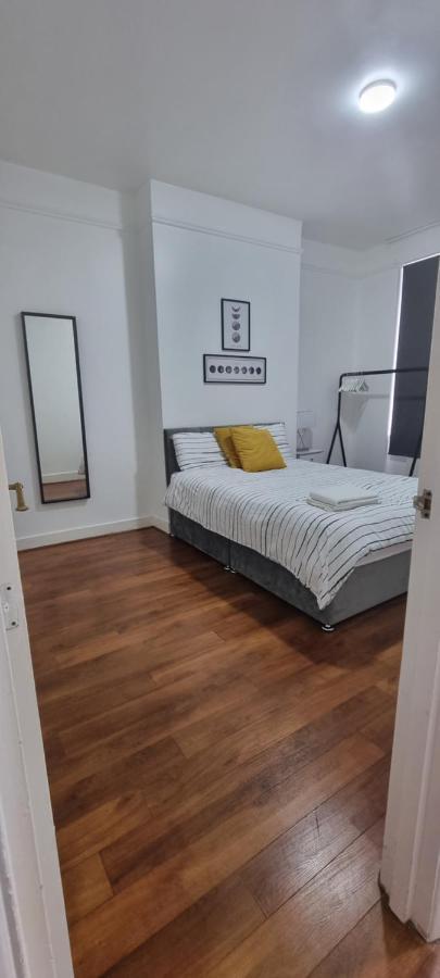 Cricklewood Broadway Guest Home 런던 외부 사진
