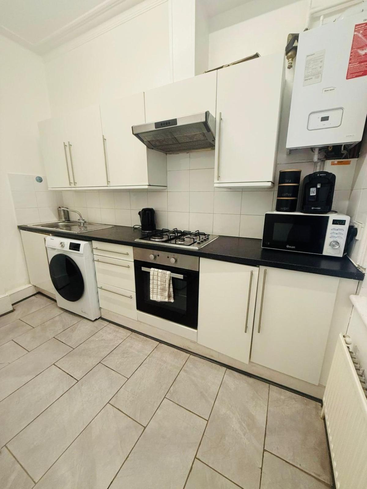 Cricklewood Broadway Guest Home 런던 객실 사진