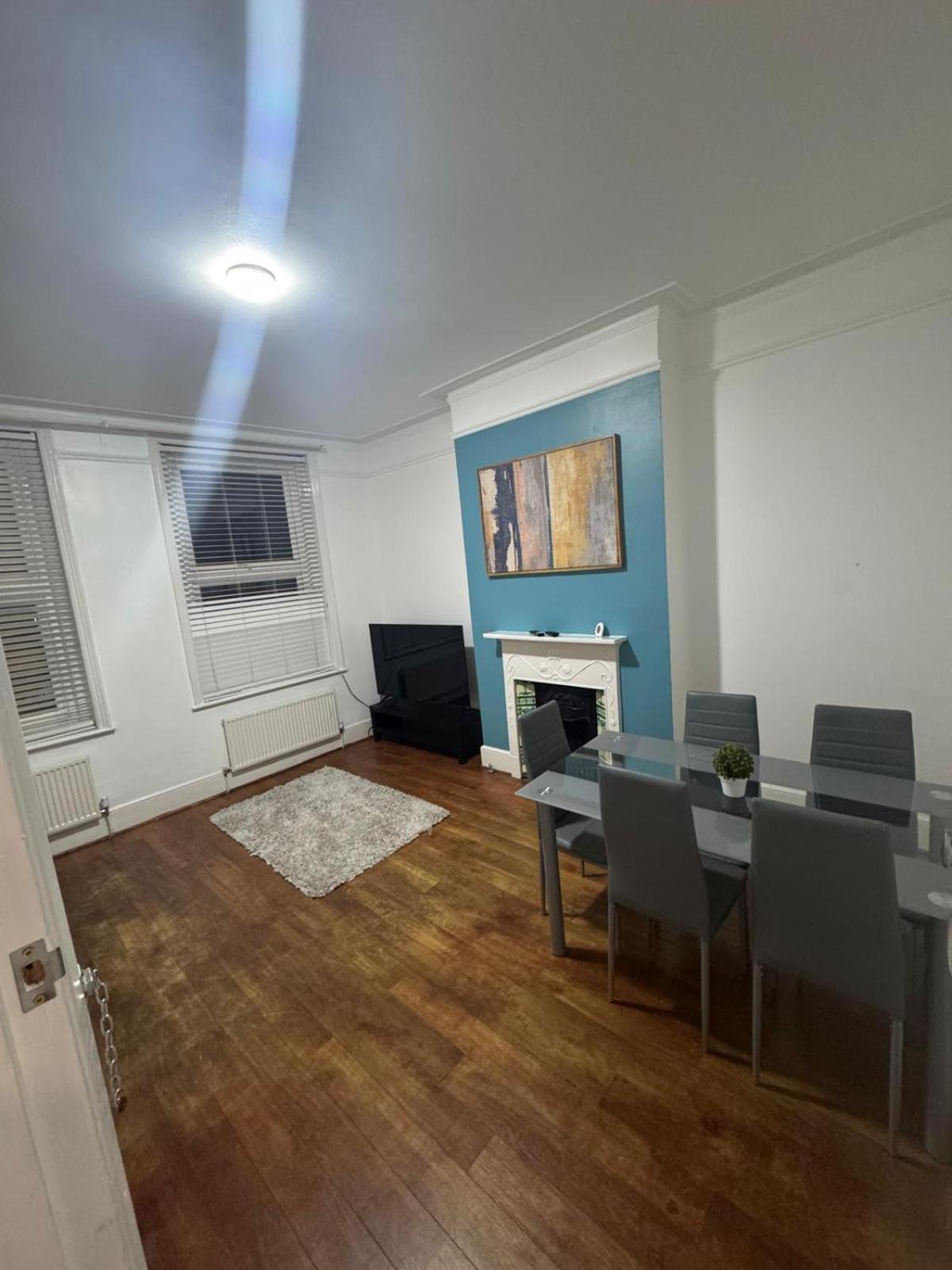 Cricklewood Broadway Guest Home 런던 외부 사진