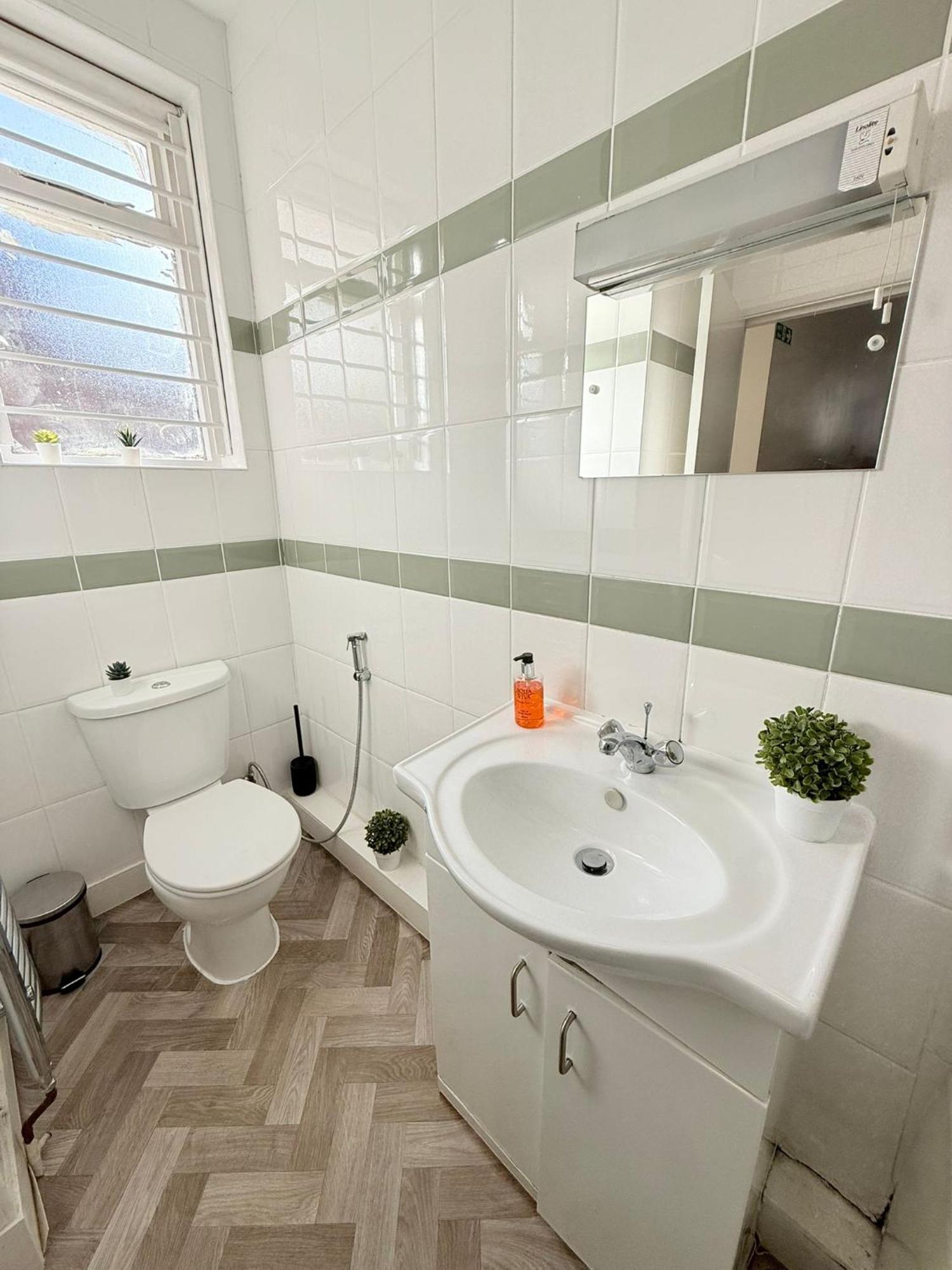 Cricklewood Broadway Guest Home 런던 객실 사진