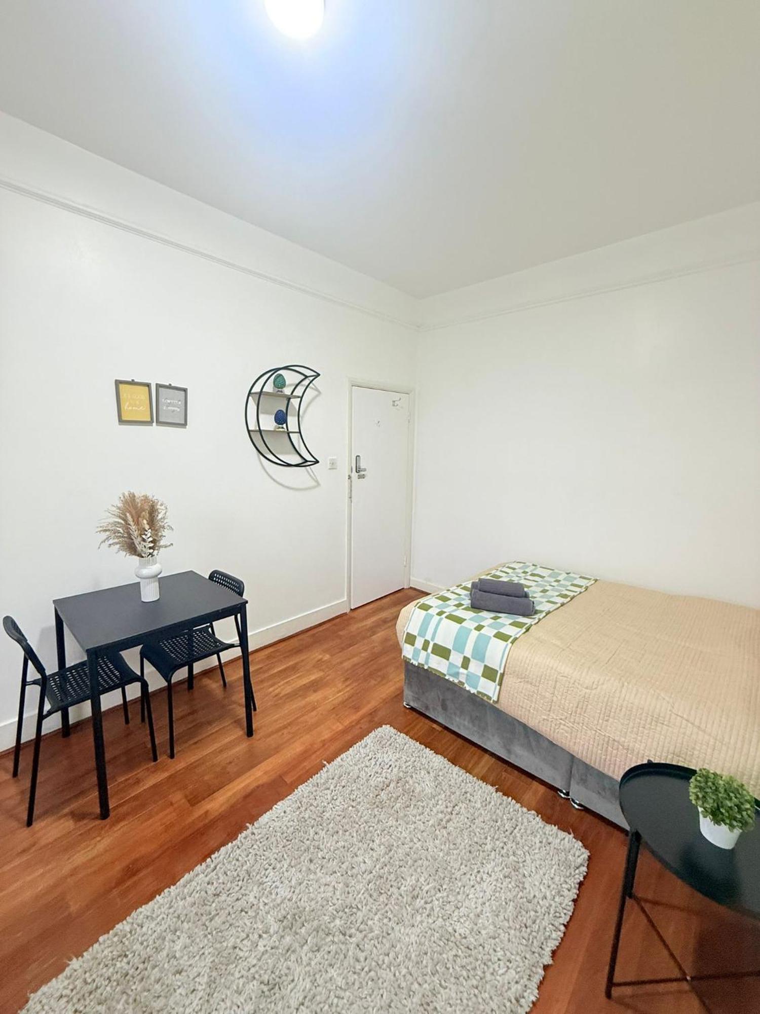 Cricklewood Broadway Guest Home 런던 외부 사진