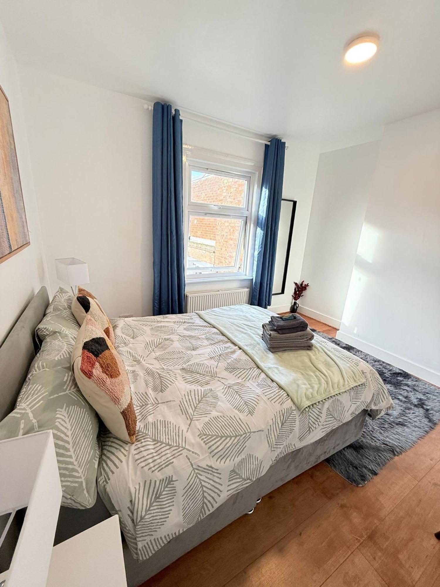 Cricklewood Broadway Guest Home 런던 외부 사진