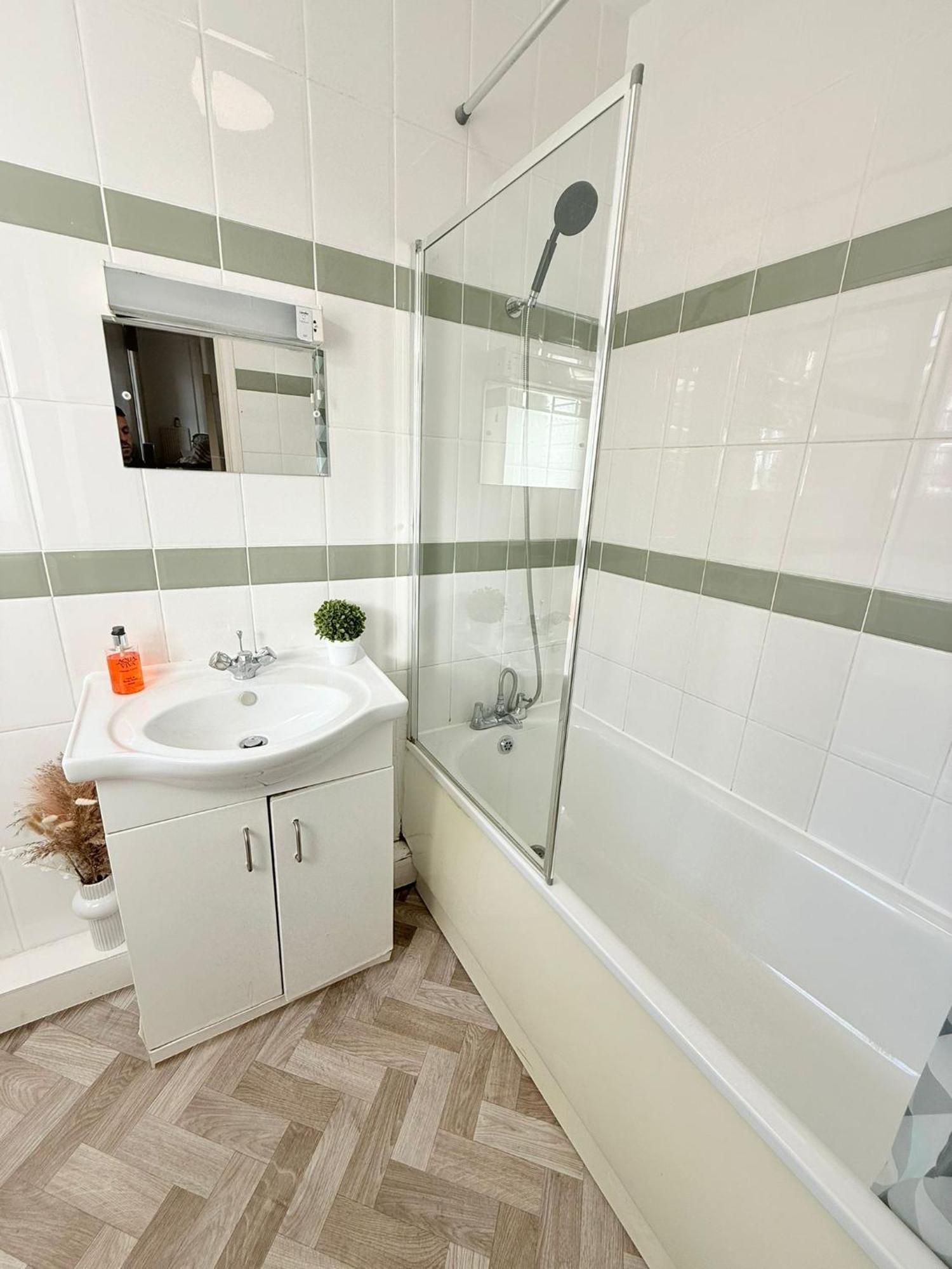 Cricklewood Broadway Guest Home 런던 외부 사진