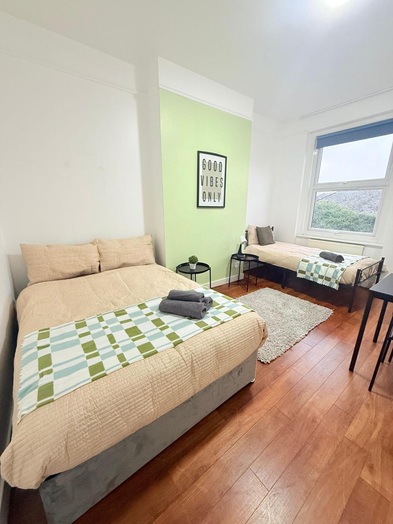 Cricklewood Broadway Guest Home 런던 외부 사진