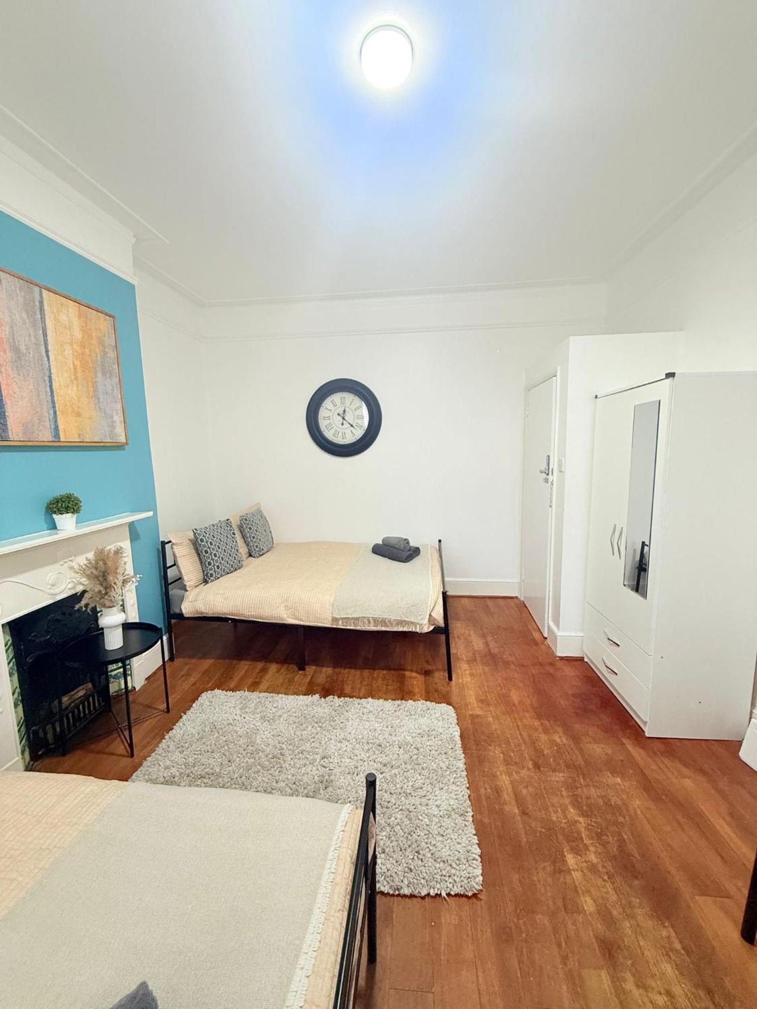 Cricklewood Broadway Guest Home 런던 외부 사진